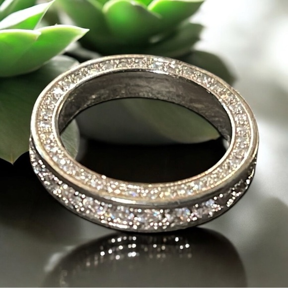 Jewelry - Elegant Silver Crystal Ring-Costume jewelry! Stunning